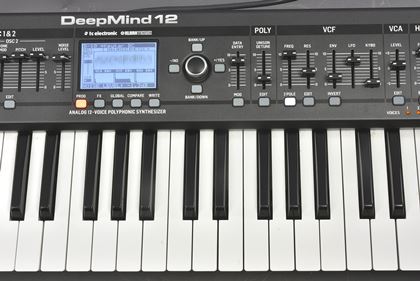 Behringer-Deep Mind 12 analogue 12voice boxed